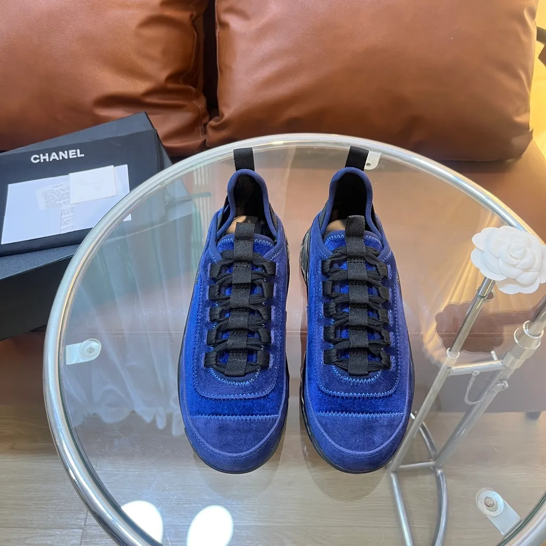 👟👟Ex-factory price 600👟👟 [Long-term supply of high-end versions] ⚠️Note: This model has many colors and the market has a complete range of colors. Welcome to consult ~ chanel Chanel Xiaoxiang casual sports shoes for couples and dad shoes for couples. The original version of the counter is 1:1, each color is accurately matched, and the internal standard is coded. ❣️Fabric material: original imported cow down + imported fabric, ❣️Inner material: imported breathable velvet, ❣️Outsole material: Original 1:1 mold opening, 3 layers of TPU ❣️Number of sizes: Women's 35-42 Men's 39-46 (Men's ➕10) Couple's version (with full set of high-end packaging)